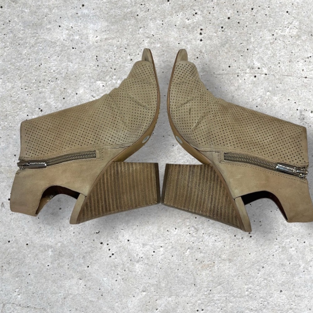 Vince Camuto Kentvi Suede peep toe booties. Size 7M - Picture 3 of 10